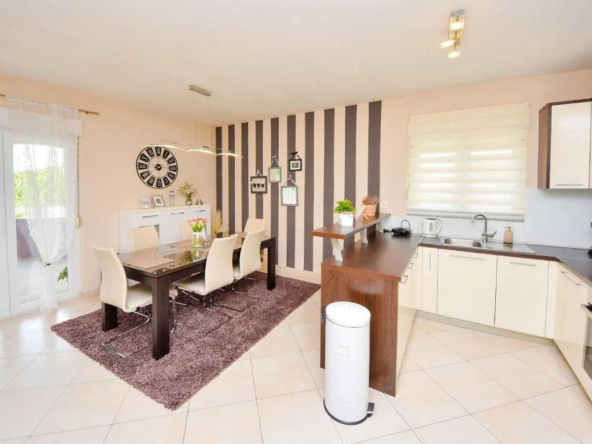 Holiday Home Stipe By Interhome Smilcic Chorwacja